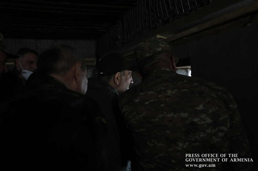 Почему Пашинян показывает оружие и укрепления