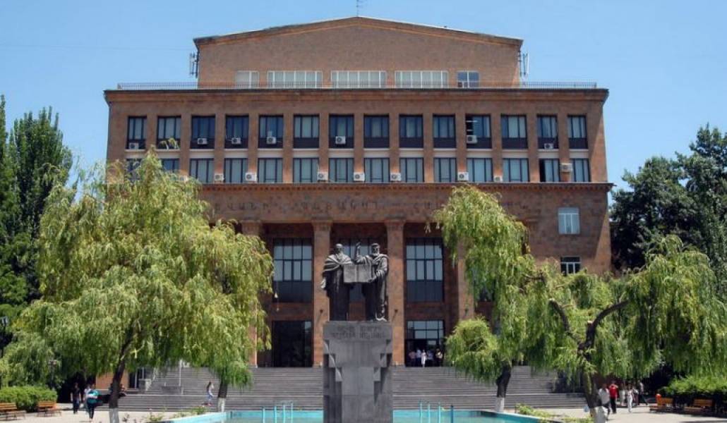 ԵՊՀ ուսանողները պահանջում են վերանայել դասախոսի ազատման հրամանը