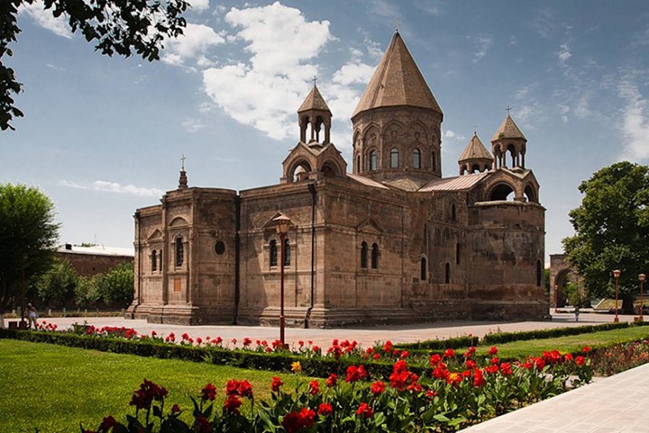 «Կաթողիկոսի հասցեին եպիսկոպոսների մեղադրանքները բացարձակ անհիմն են». Մայր Աթոռ