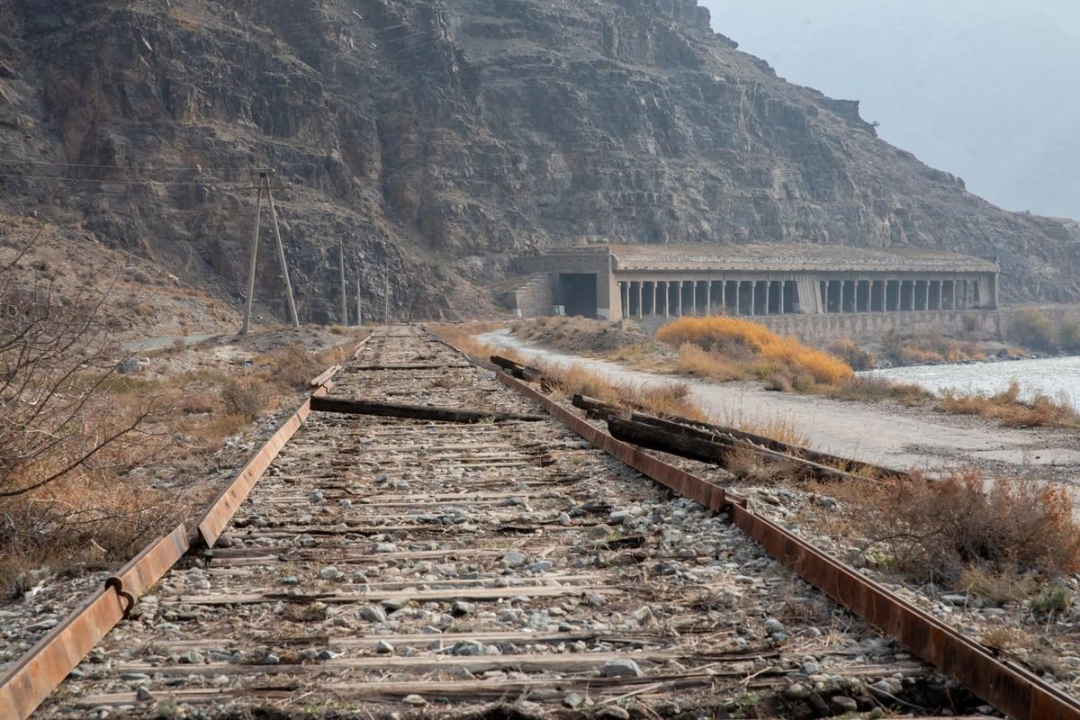 L’UE et l’Azerbaïdjan lancent une étude sur un projet ferroviaire au Nakhitchevan