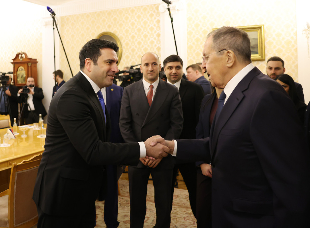 Հայաստանի անդամակցությունը ԵՏՄ-ին և ԵՄ-ին անհամատեղելի է․ Լավրովը՝ Սիմոնյանին