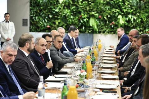 Առաջիկայում մեծ իրադարձություններ ենք սպասում․ վարչապետը հանդիպել է խոշոր գործատուների ներկայացուցիչների հետ