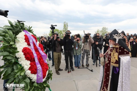 Ցեղասպանության թանգարանը հեռացրել է կաթողիկոսի այցի մասին տեղեկությունը, Հ1-ը չի հեռարձակել նրա այցը Ծիծեռնակաբերդ