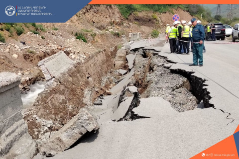 Փլուզվել է Ողջի գետի հարակից բետոնե պատնեշը․ ճանապարհը միակողմանի փակ է