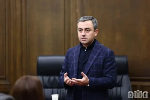 Խուզարկում են Իշխան Սաղաթելյանի բնակարանը