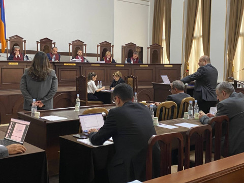 Այդպես էլ պարզված չէ, թե ինչպես անձը հասավ ինքնասպանության՝ պաստառը պոկելուց հետո. «Հայաստան» դաշինքի ներկայացուցիչ