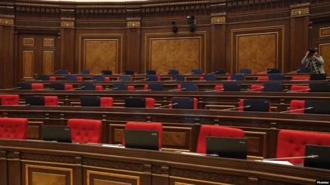 Armenian opposition drops boycott threat, will enter parliament