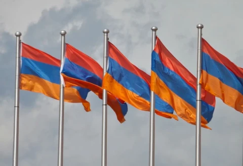 Մէկ Դրօշ, Բայց Ի՞նչ Կը Նշանակէ «Համահայկական»-ը