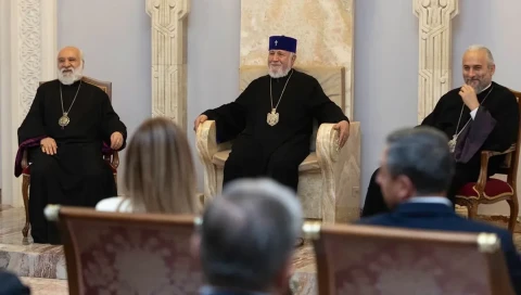 Կաթողիկոսը Մայր Աթոռում ընդունել է ընդդիմադիր պատգամավորներին