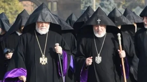 Արամ Ա-ն, ԱՄՆ Արևելյան թեմը, այլ եպիսկոպոսներ քննադատում են Գարեգին Բ-ի և վեց եպիսկոպոսների դատավարությունը