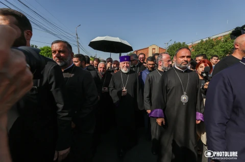 Armenian Catholicos appears in unprecedented criminal trial as judge recuses himself