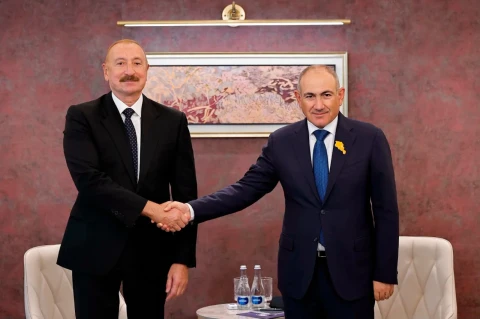 Փաշինյանը Բիշքեկում հանդիպել է Ալիևի հետ