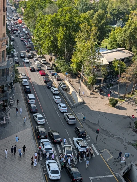 Երևանի իշխանությունները քննարկում են խցանումների դեմ «ցավոտ» սահմանափակումներ