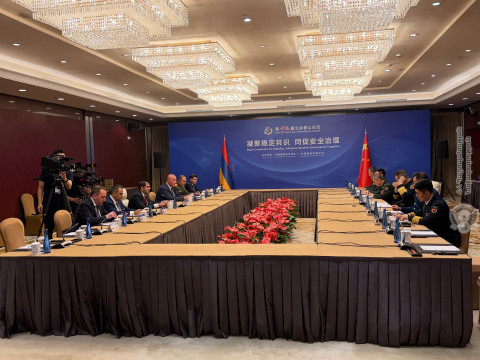 Les ministres arménien et chinois de la Défense discutent de la coopération en matière de défense
