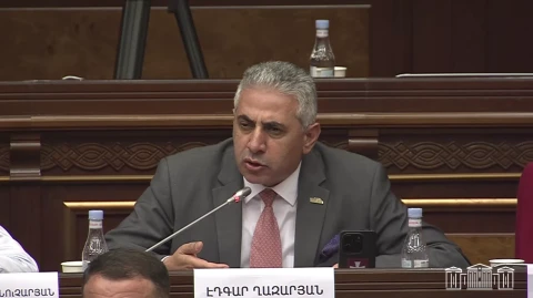 2021-ին ինչի՞ հիման վրա եք տարածքներ հանձնել Սյունիքից․ Փաշինյանը չպատասխանեց Ղազարյանի հարցին