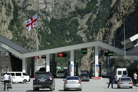 Վերին Լարսով երթևեկությունը դադարեցվել է ահազանգի պատճառով