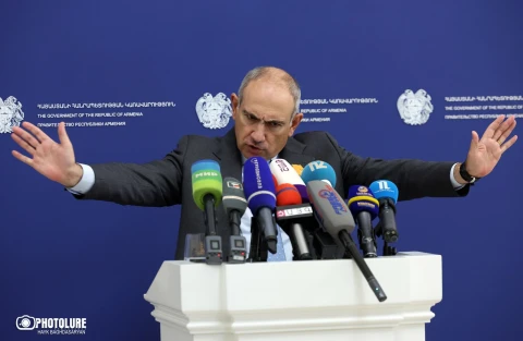 «Աթոռով ա, թե ինչ ա, համարժեք ա ու ճիշտ ա»․ վարչապետը՝ ԱԺ-ի ծեծկռտուքի մասին