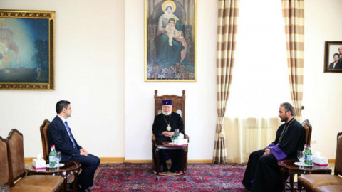 Նրանք լռել են Դևի մասին