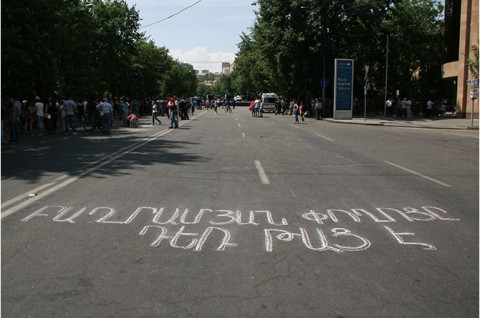 Սարգսյանի շրջապատում ազատ են միայն դհոլ լինելու տեղերը