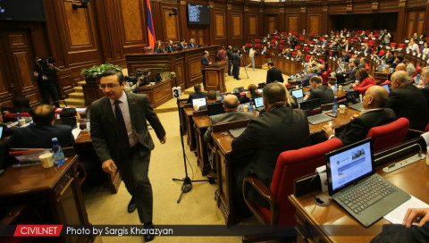 ԱԺ «վեցօրյա քառօրյայի» բոցերը