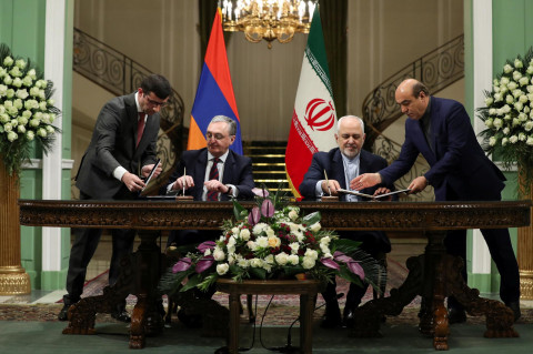 Զոհրաբ Մնացականյանը հեռախոսազրույց է ունեցել Իրանի պաշտոնակցի հետ