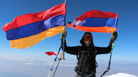 Շուրջօրյա հերթապահություն Անիում՝ Հայաստանի դրոշն արգելելու համար