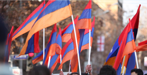 Այս Բոլորին Մէջ (...) Մատը Կայ