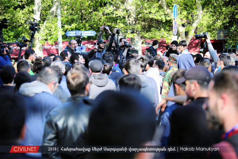 Հեղափոխությունը քայլած երիտասարդները