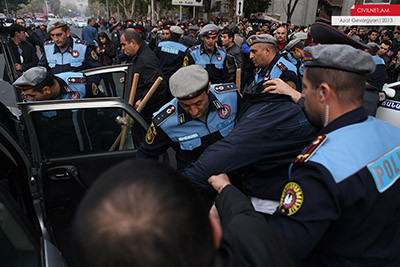 Ամեն ինչ բեմի վրա, բեմից դուրս՝ ոչինչ