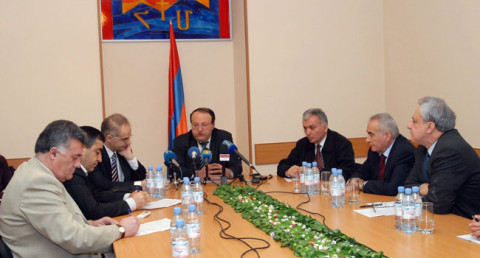 Ինչի՞ց է զգուշանում իշխանությունը