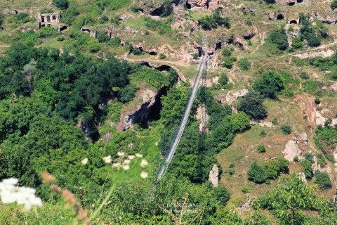 Երկու սարի արանքում