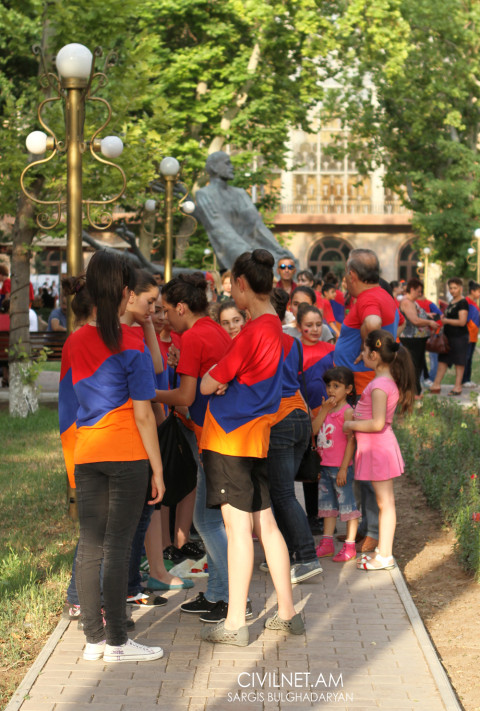Կարմիր կապույտ ծիրանագույն