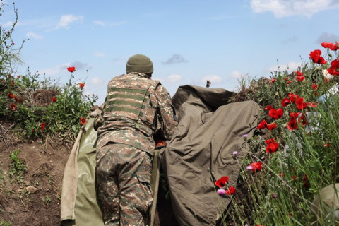 Զինվո՛ր, միգուցե դու ամայի ու անպետք տարածք ես պաշտպանում