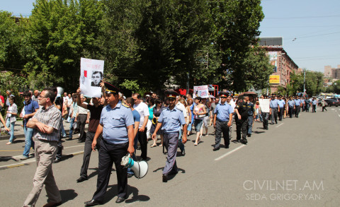 Բողոքի ակցիա ԱԺ-ի դիմաց. ֆոտոշարք