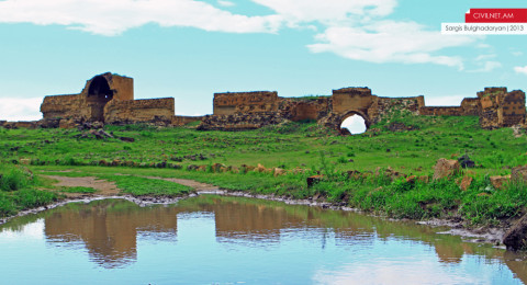 Հեռու և մոտ Անին