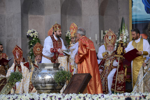 Մյուռոնօրհնեք. ֆոտոշարք