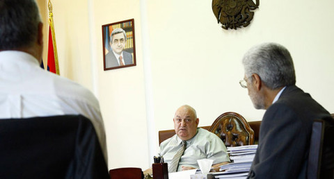 Քծնանք՝ ակադեմիական ձևով