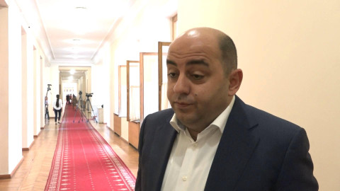 Արման Սահակյանը դուրս է գալիս ՀՀԿ խմբակցությունից