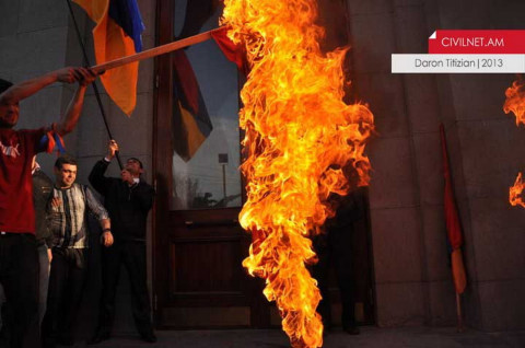 Ջահերով երթ դեպի Ծիծեռնակաբերդ