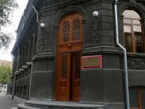 Կենտրոնանալ իշխանության դեմ պայքարի վրա