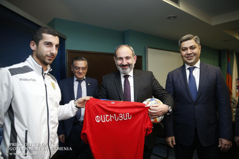Վարչապետը հանդիպել է Հայաստանի ազգային հավաքականի ֆուտբոլիստներին