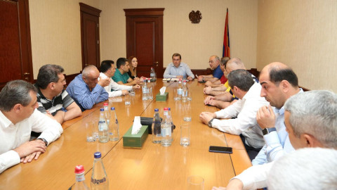 Հանդիպում ՊԵԿ-ում՝ առևտրային խոշոր ցանցերի ներկայացուցիչների հետ