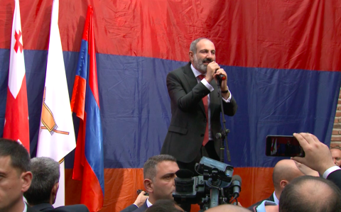 Ծաղիկներ Թումանյանի շիրիմին, ելույթ եկեղեցու բակում, 100-ամյակի ընդունելություն. Փաշինյանի այցը Վրաստան