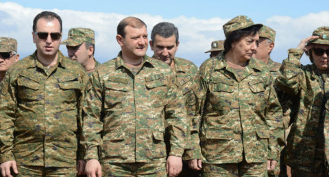 Հեռու մնացեք բանակից