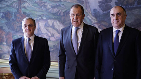 Ադրբեջանում քննադատում են արտգործնախարարին Հայաստանին «համարժեք պատասխան չտալու» համար