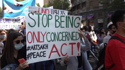 Hundreds of Armenians March to the UN Office Demanding Action | ՄԱԿ-ից պահանջում են ՉԼՌԵԼ