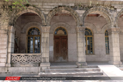 Ստեփանակերտի թատրոն-ուրվականը․ ֆոտոշարք