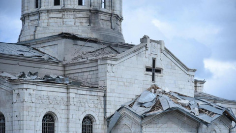 L'Azerbaïdjan frappe une église à Shushi au Karabakh, un journaliste blessé
