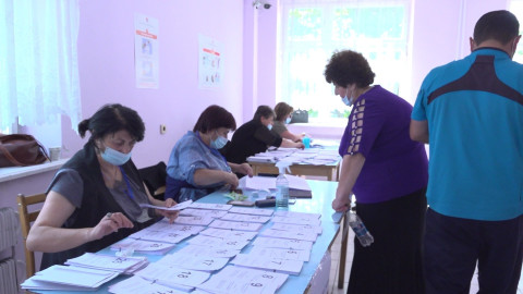 Գյումրի, 31/48 տեղամաս․ կահավորվածության խնդիրը պարզաբանում է հանձնաժողովի նախագահը