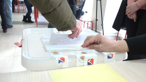 «Լրջանալ», «կպնել գործին», գնալ «դեպի ուժեղ Հայաստան», չէ՞ որ «ապագա կա»